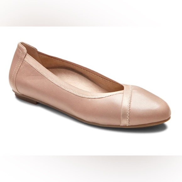 Vionic | Shoes | Price Drop Vionic Caroll Flat | Poshmark